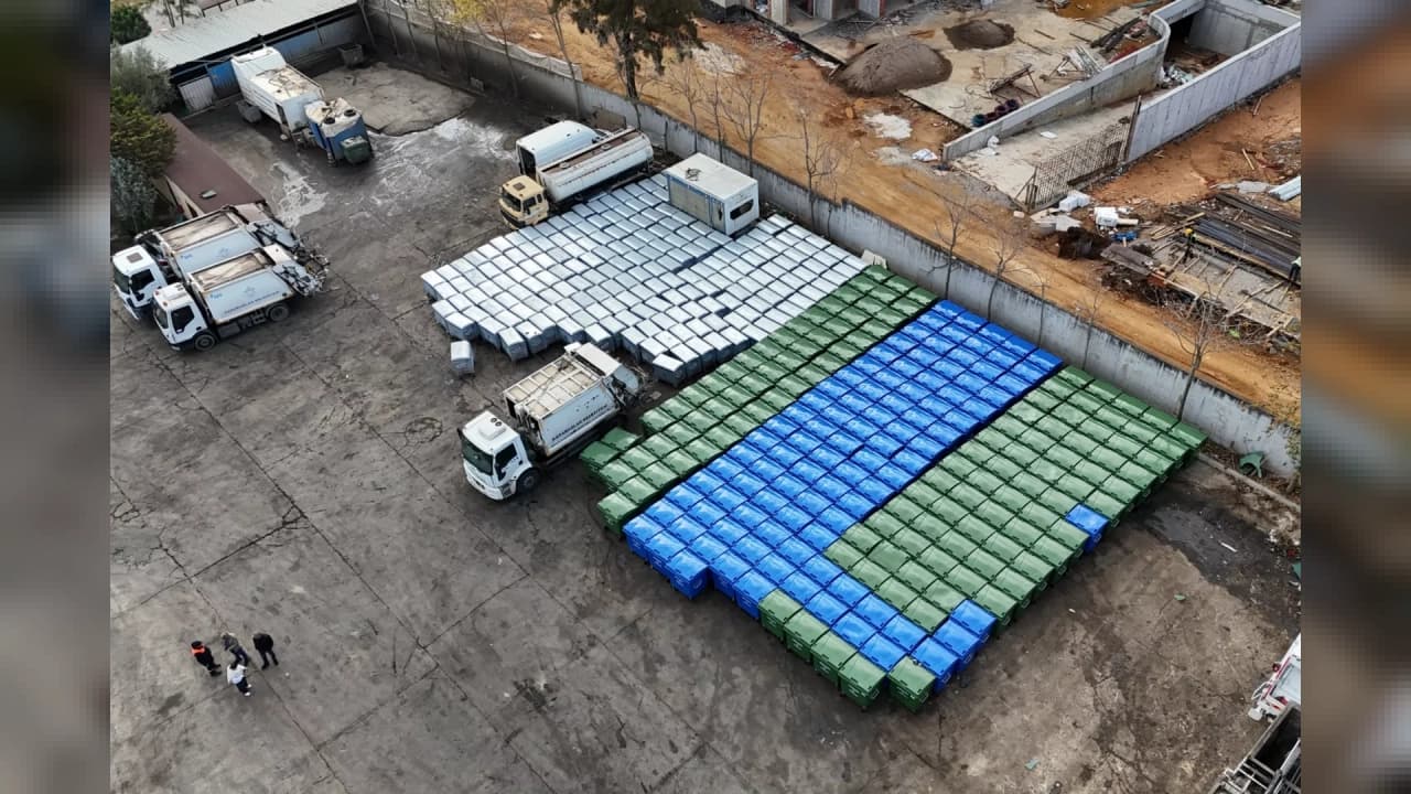 Karabağlar'da 58 mahalleye 891 yeni çöp konteyneri yerleştiriliyor