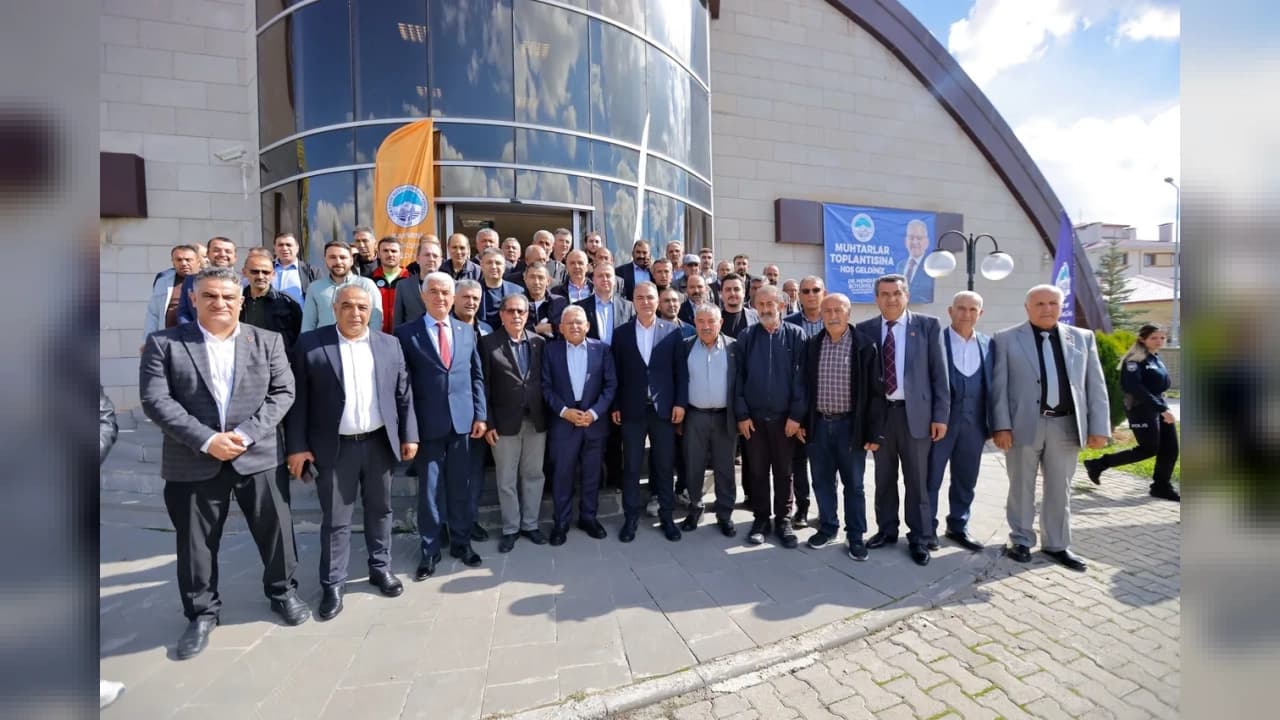 Memduh Büyükkılıç Sarız ve Pınarbaşı muhtarlarıyla bir araya geldi