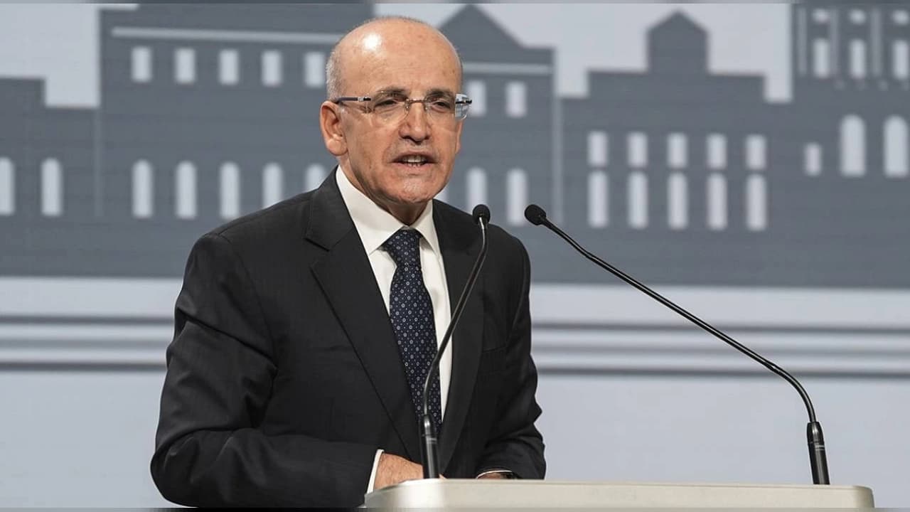 "Türkiye'nin borçluluk düzeyinin düşük olması ekonomik şoklara karşı dayanıklılığını artırıyor"