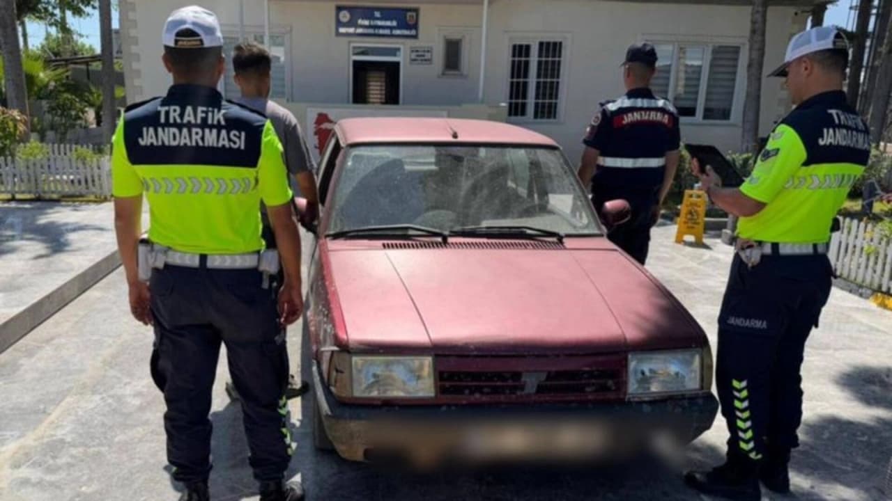 Antalya'da drift yapan iki sürücüye 99 bin 282 lira ceza