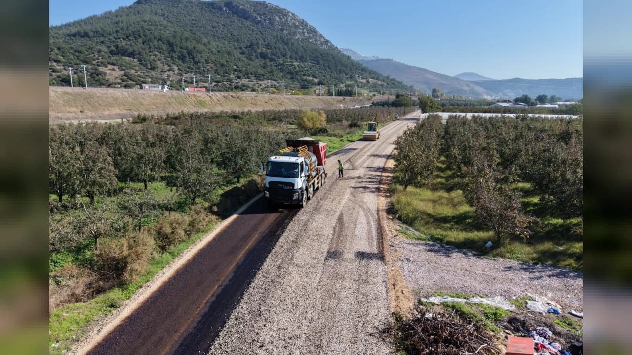 Bursa'da Kestel ve Gürsu ilçelerinde 9 kilometrelik yolda sathi kaplama