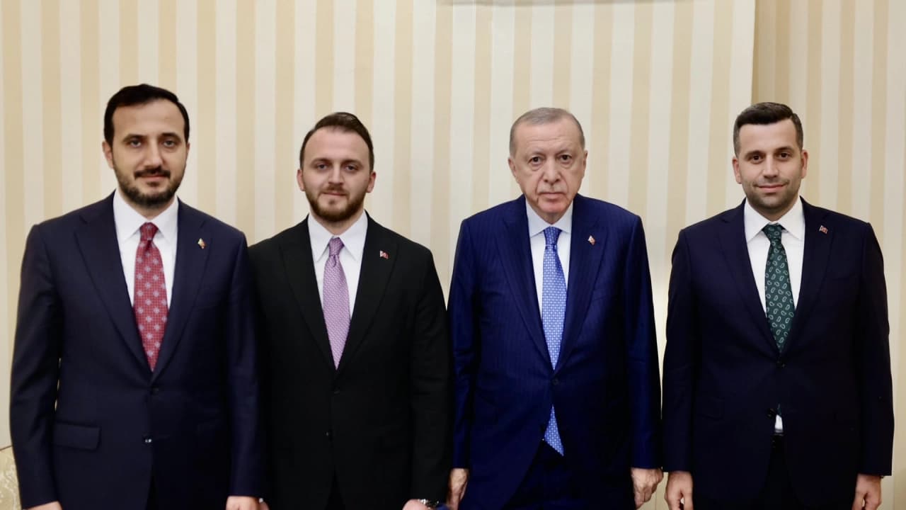 CUMHURBAŞKANI ERDOĞAN, ÜSKÜDAR VE ATAŞEHİR BELEDİYE BAŞKAN VEKİLLERİNİ KABUL ETTİ