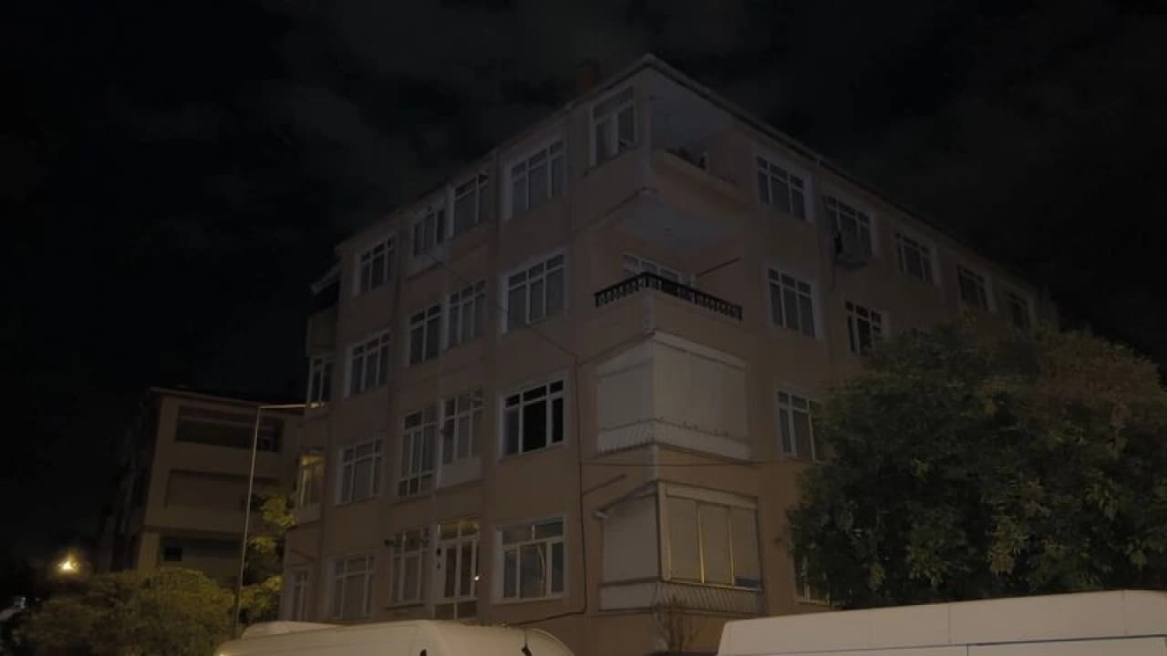 Eyüpsultan'da kolonlarından ses gelen 5 katlı bina tahliye edildi