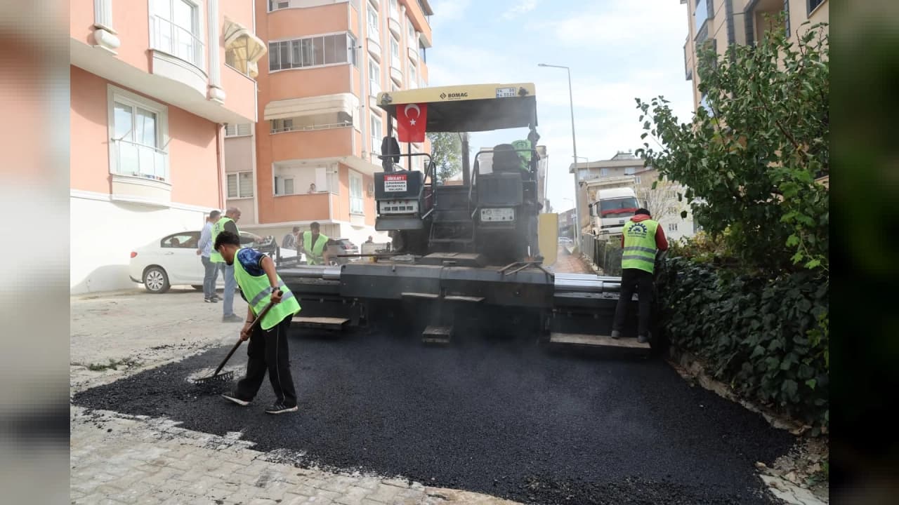 Gebze Belediyesi ekiplerinden ilçe genelinde yol ve asfalt çalışması