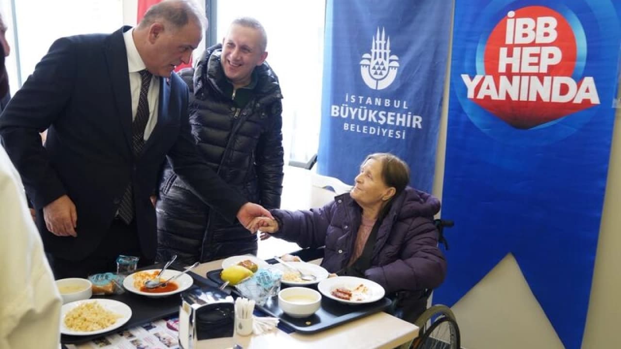 İBB 22 İNCİ KENT LOKANTASINI ZEYTİNBURNU'NDA HİZMETE AÇTI