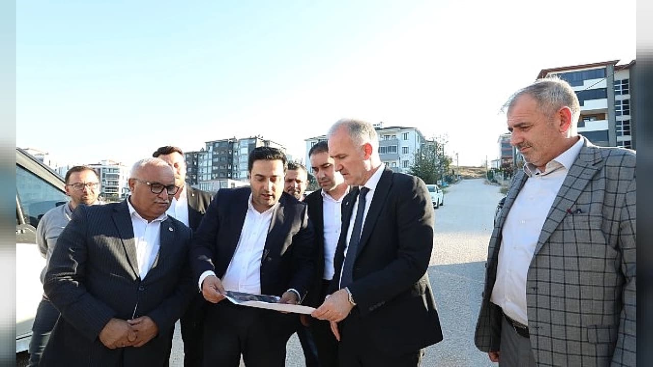 İnegöl Belediyesi Alanyurt'ta 26 sokakta üstyapı çalışması başlattı
