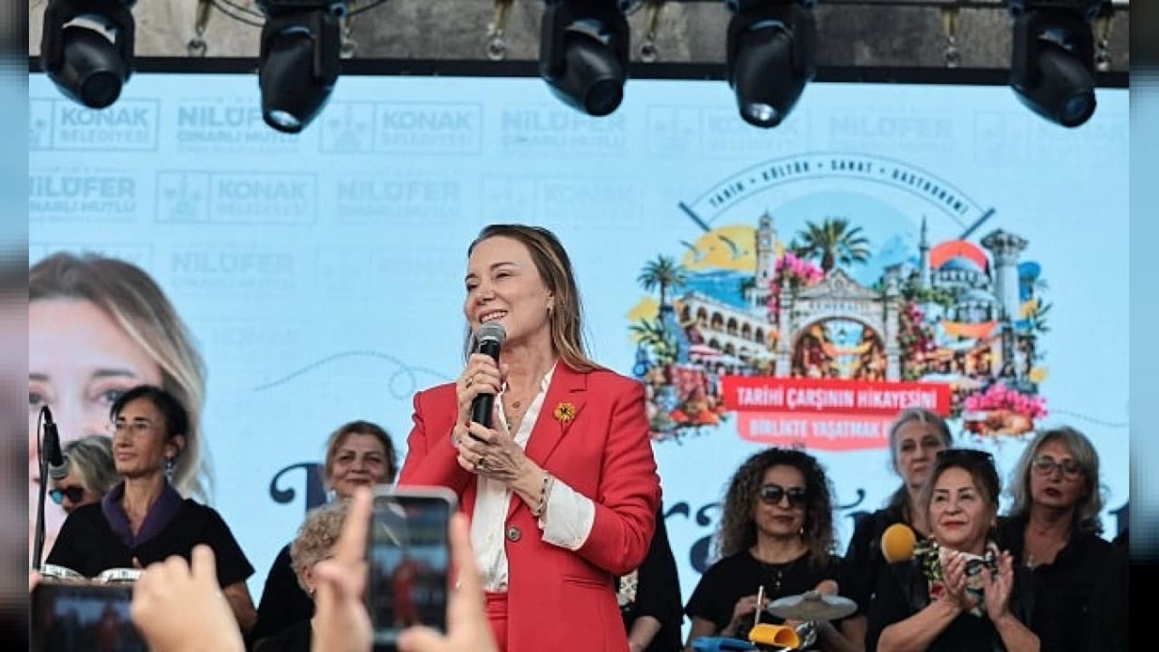 Konak Belediyesi Tarihi Kemeraltı Festivali kortej yürüyüşüyle başladı