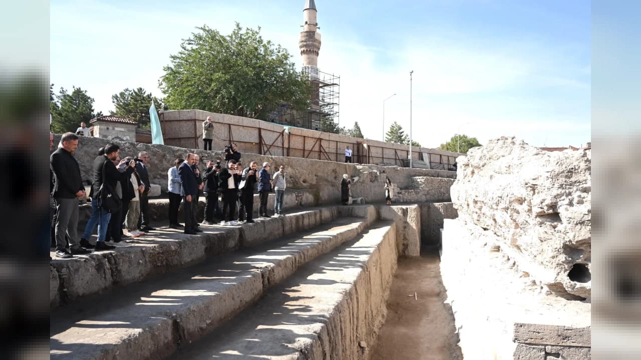 Konya'da Larende Kapısı ve Tarihi Surlar Gün Yüzüne Çıkıyor