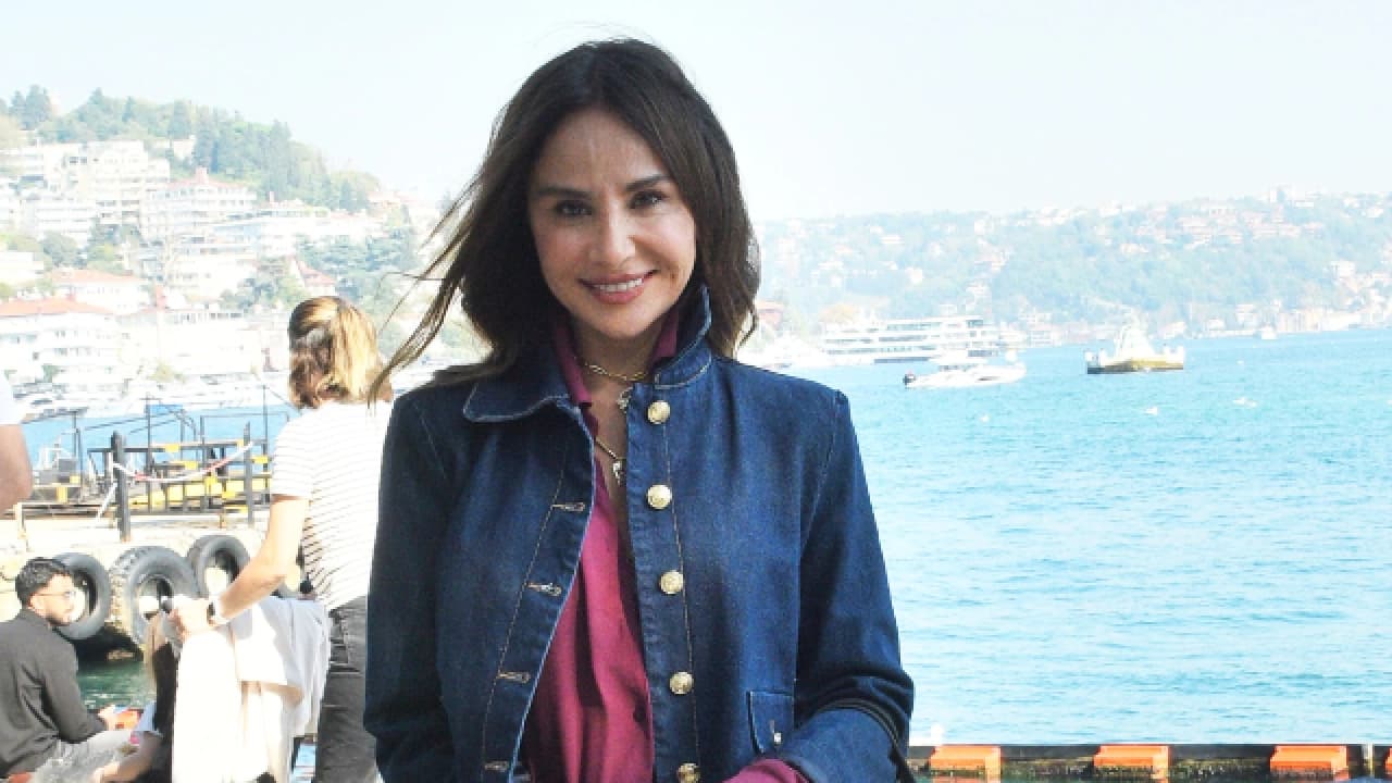 Şarkıcı Betül Demir meslek hayatında 20 yılı geride bıraktı