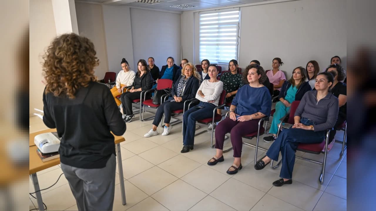 Bornova Belediyesi'nden Sağlık Personeline Kadın Sağlığı Eğitimi