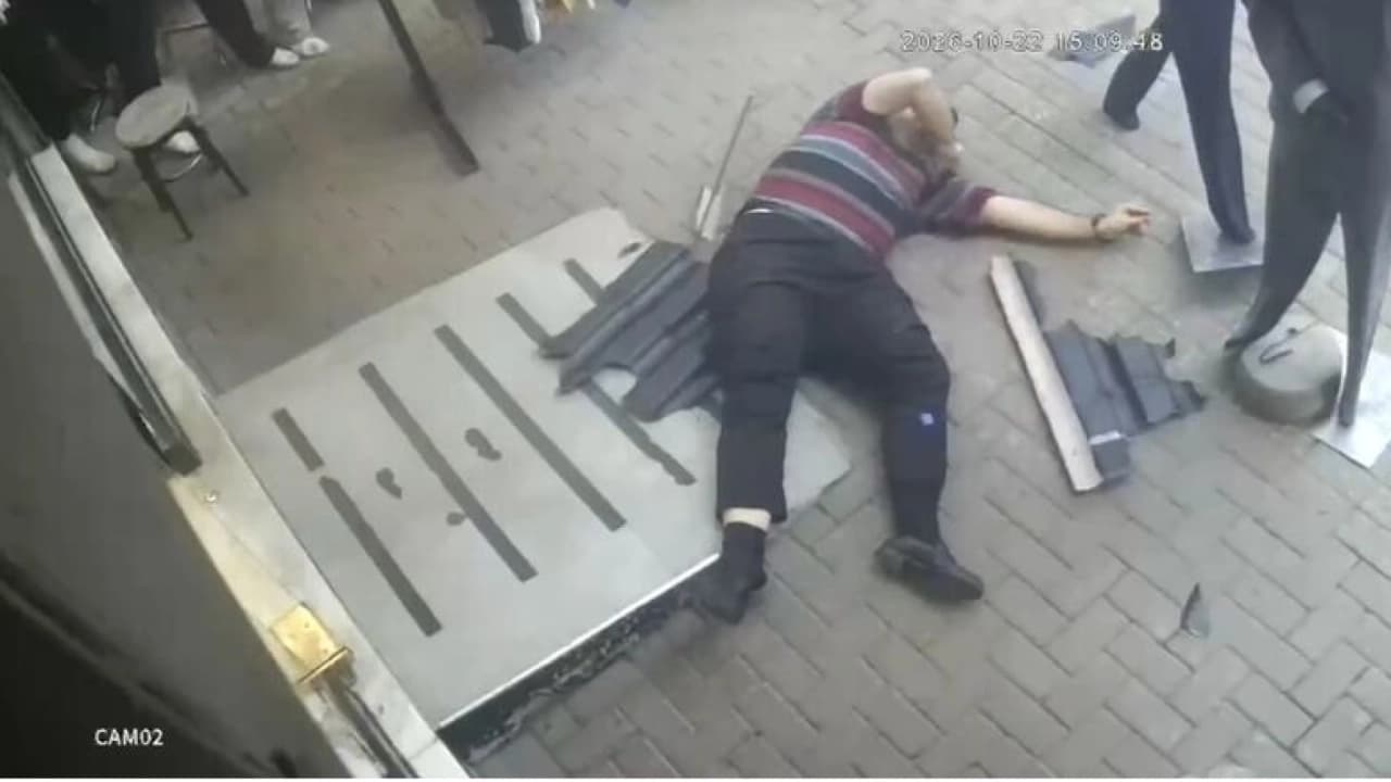 Bursa'da kediyi kurtarmak isteyen eğitmen 3. kattan düşerek can verdi