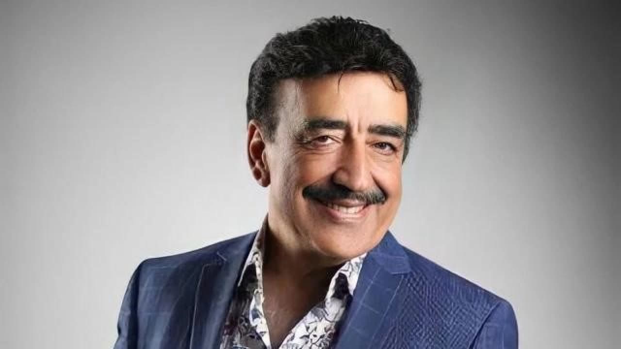 HAKKI BULUT SAHNEDE RAHATSIZLANARAK HASTANEYE KALDIRILDI