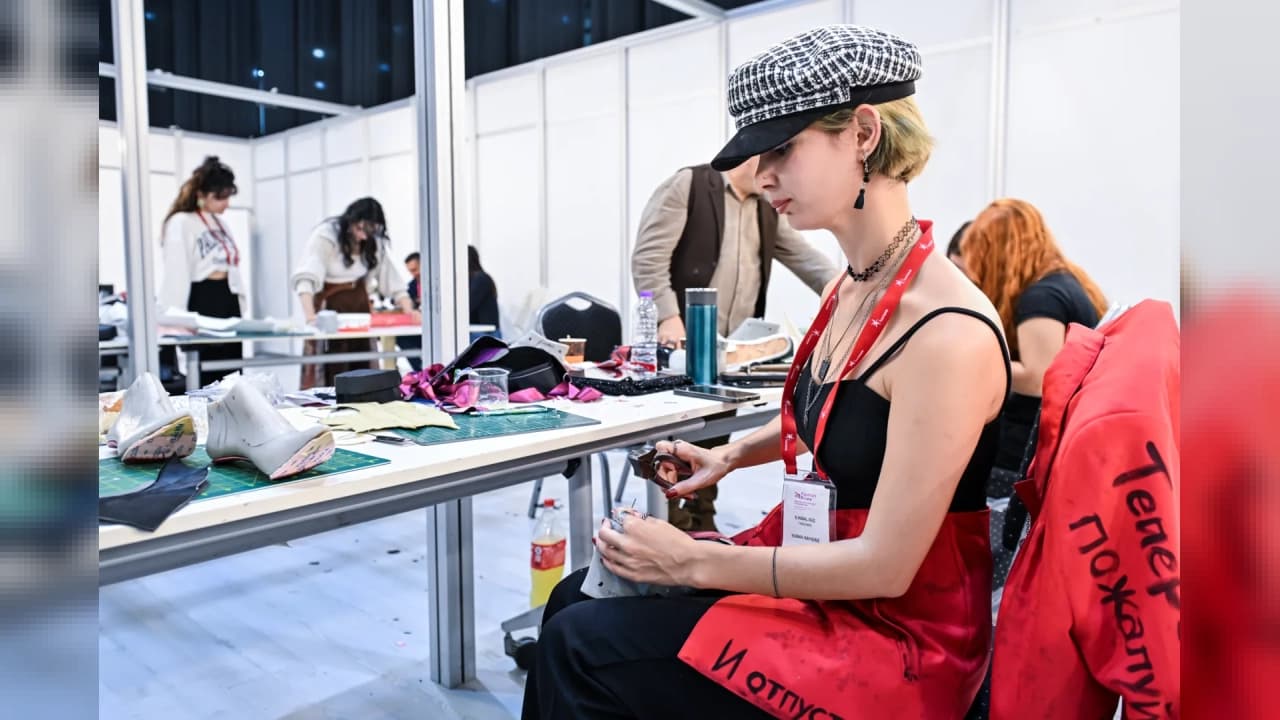 İZMİR'DE DÜZENLENEN FASHION PRİME FUARI'NDA GENÇ TASARIMCILAR ÜRÜNLERİNİ SERGİLEDİ