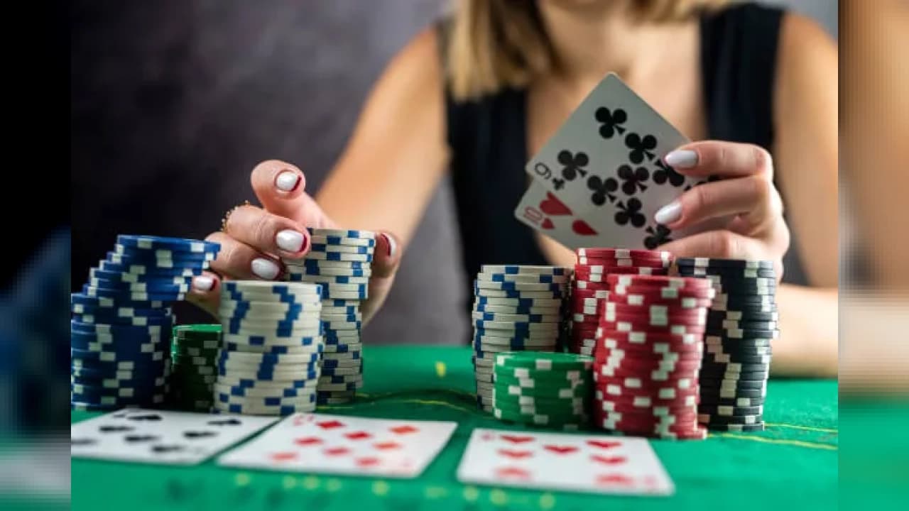 İzzet Çapa Katarsis programında yaşam öyküsünü ve yaşadığı kayıpları anlattı