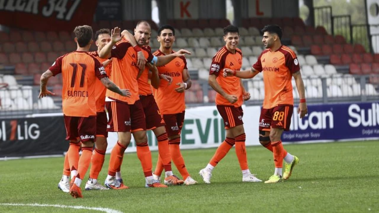 ÜMRANİYESPOR SAHASINDA SİVASSPOR'U 4-0 YENDİ