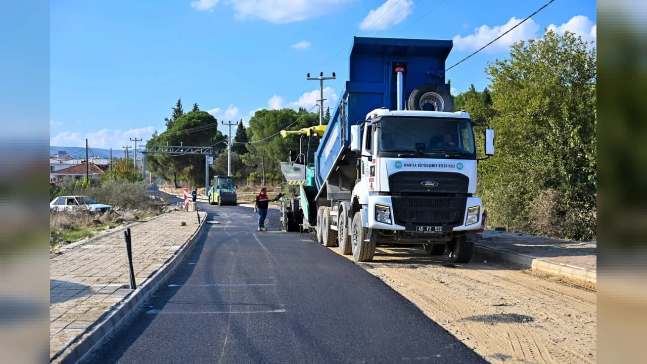 Besim Dutlulu Köprübaşı'ndaki asfalt çalışmalarını inceledi