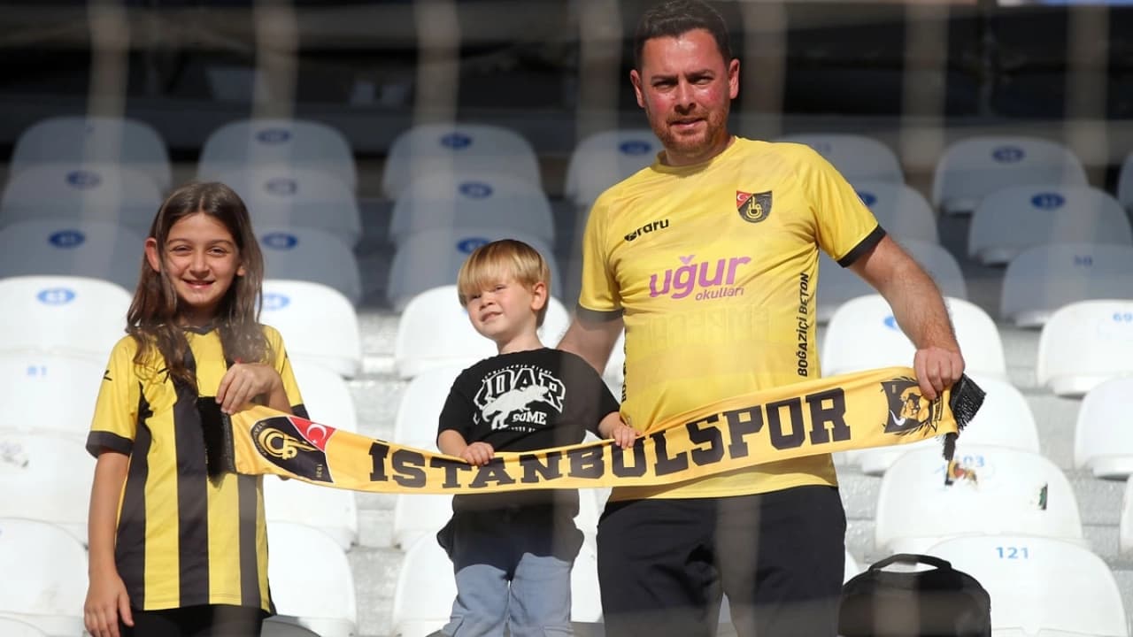 İstanbulspor Taraftarı İki Çocuğuyla Muğla Deplasmanında