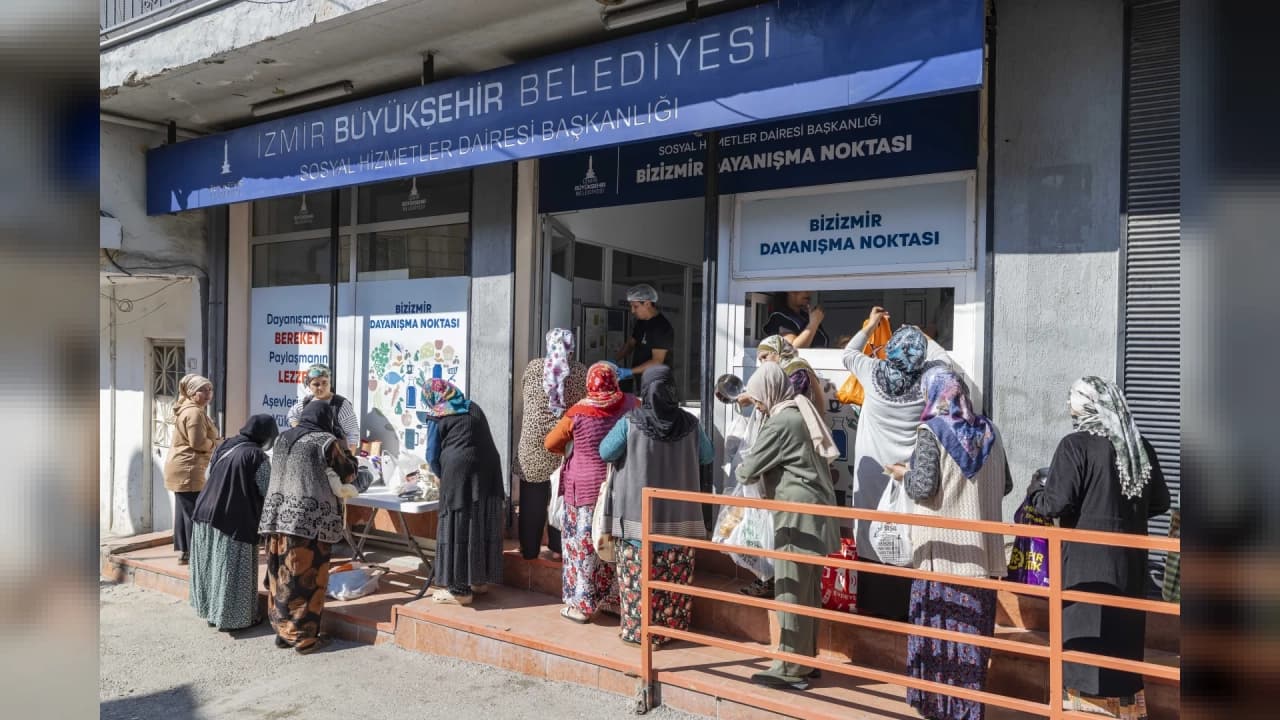 İZMİR BÜYÜKŞEHİR BELEDİYESİNDEN İHTİYAÇ SAHİPLERİNE SOSYAL DESTEK