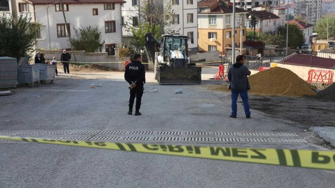 KASTAMONU'DA İŞ MAKİNESİNİN ÇARPTIĞI YAYA YAŞAMINI YİTİRDİ