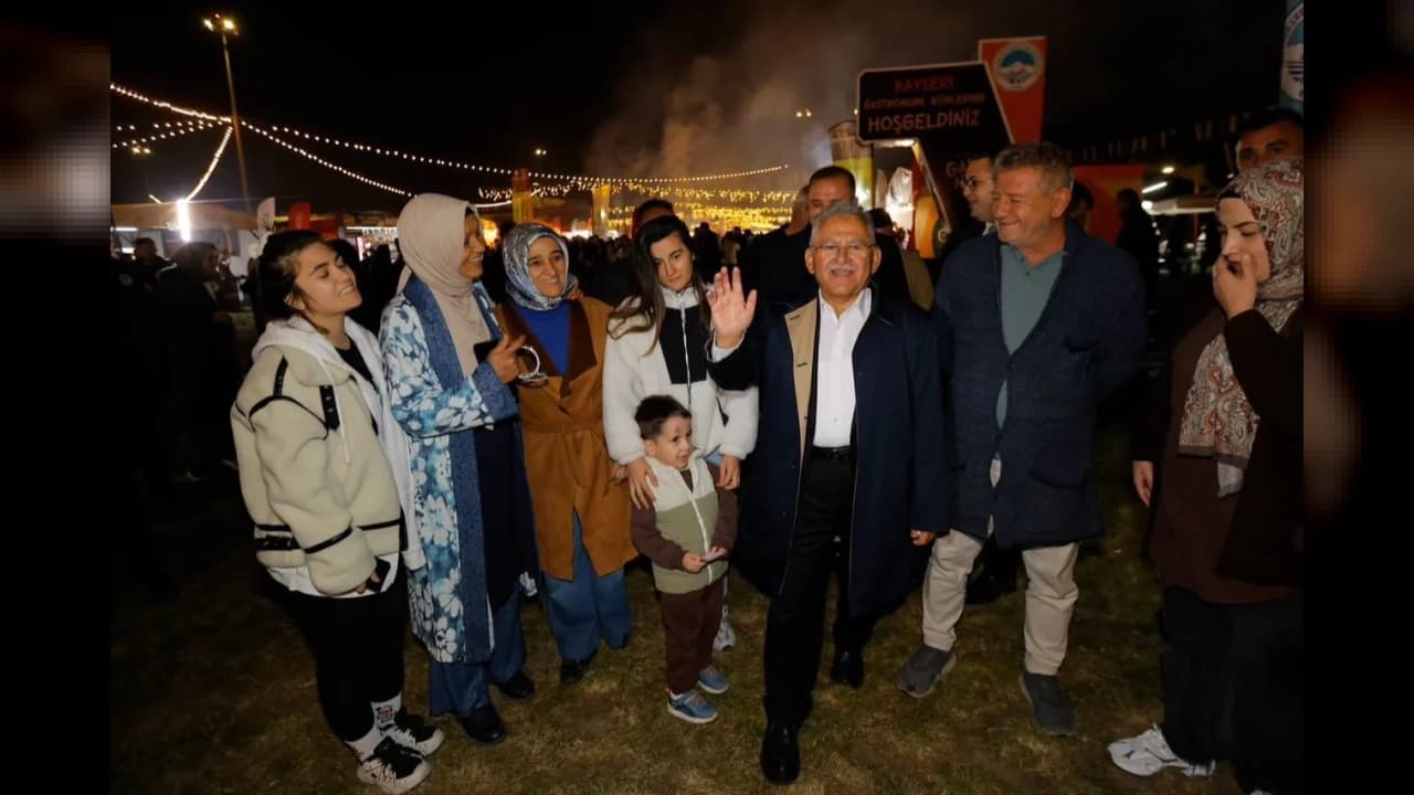 Memduh Büyükkılıç 4. Kayseri Gastronomi Günleri'ni ziyaret etti