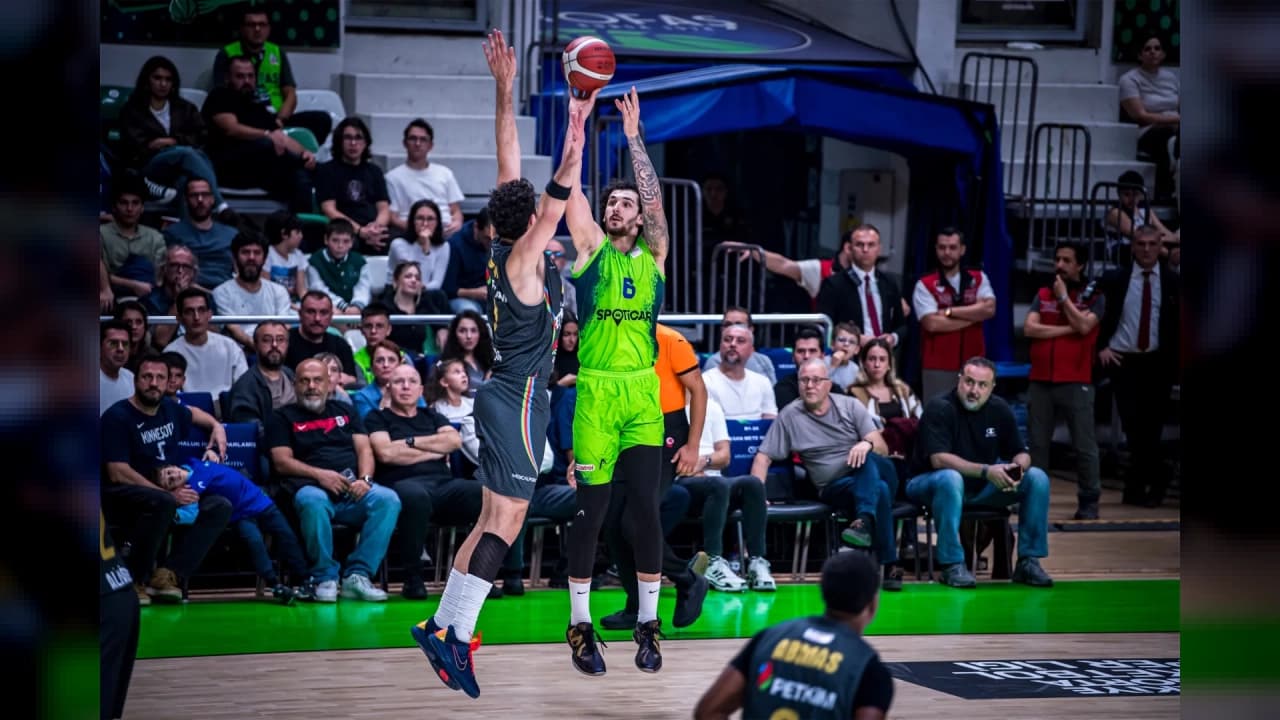 TOFAŞ, evinde Petkimspor'a 72-74 mağlup oldu