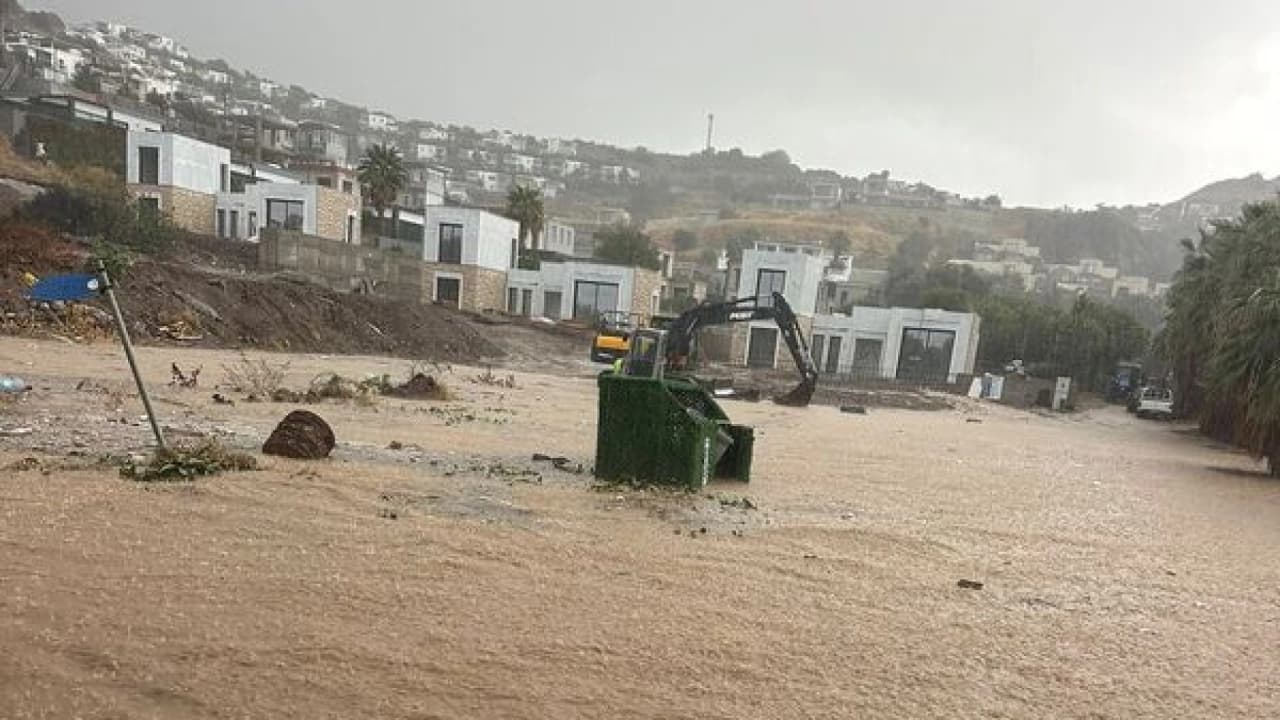 Bodrum'da Sağanak Yağış Hayatı Olumsuz Etkiledi