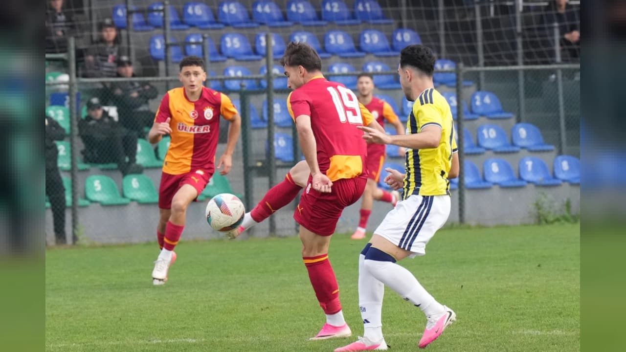 GALATASARAY U19, FENERBAHÇE'Yİ 3-1 MAĞLUP ETTİ