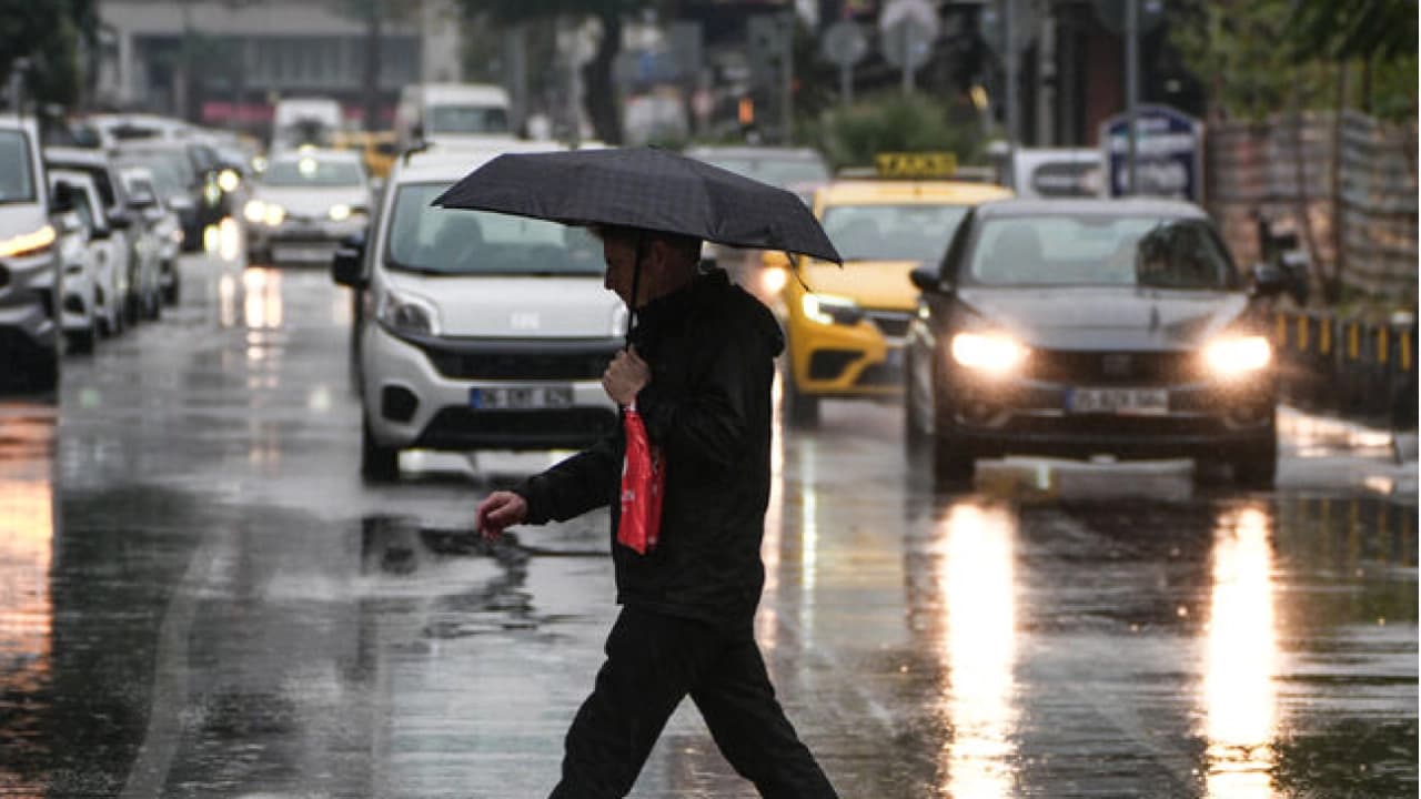 İSTANBUL VE ÇEVRESİNDE YAĞIŞLI HAVA DÖNEMİ BAŞLADI