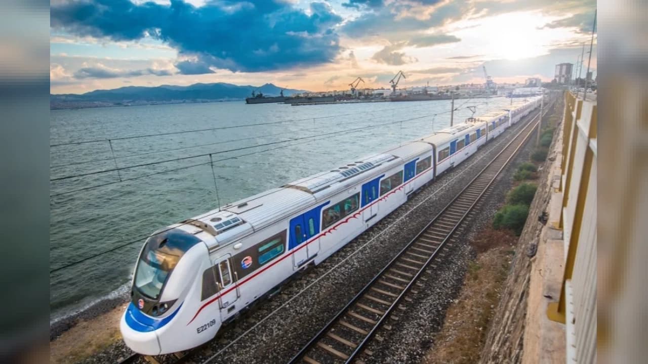 İzmir'de 29 Ekim Cumhuriyet Bayramı'nda toplu ulaşım 1 kuruş