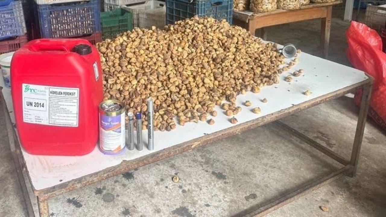 İzmir'de lavabo açıcı ile beyazlatılmış 3 ton incir ele geçirildi