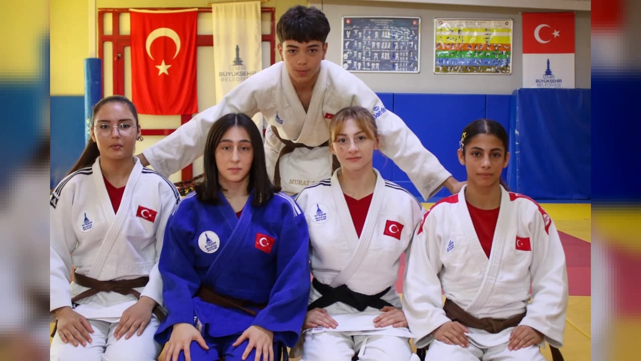 İZMİRLİ GENÇ JUDOCULARDAN BALKAN ŞAMPİYONASI'NDA MADALYA BAŞARISI