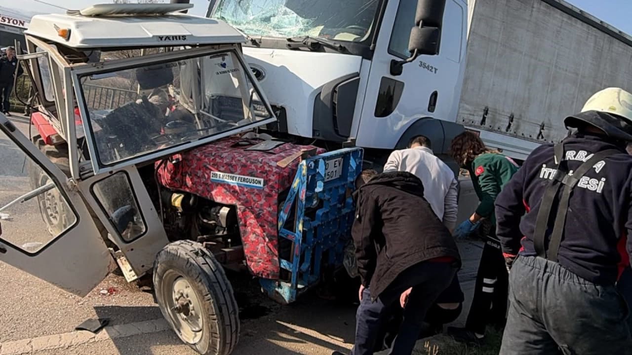 TOKAT'TA TIR İLE TRAKTÖR ÇARPIŞTI: 1 ÖLÜ, 1 YARALI