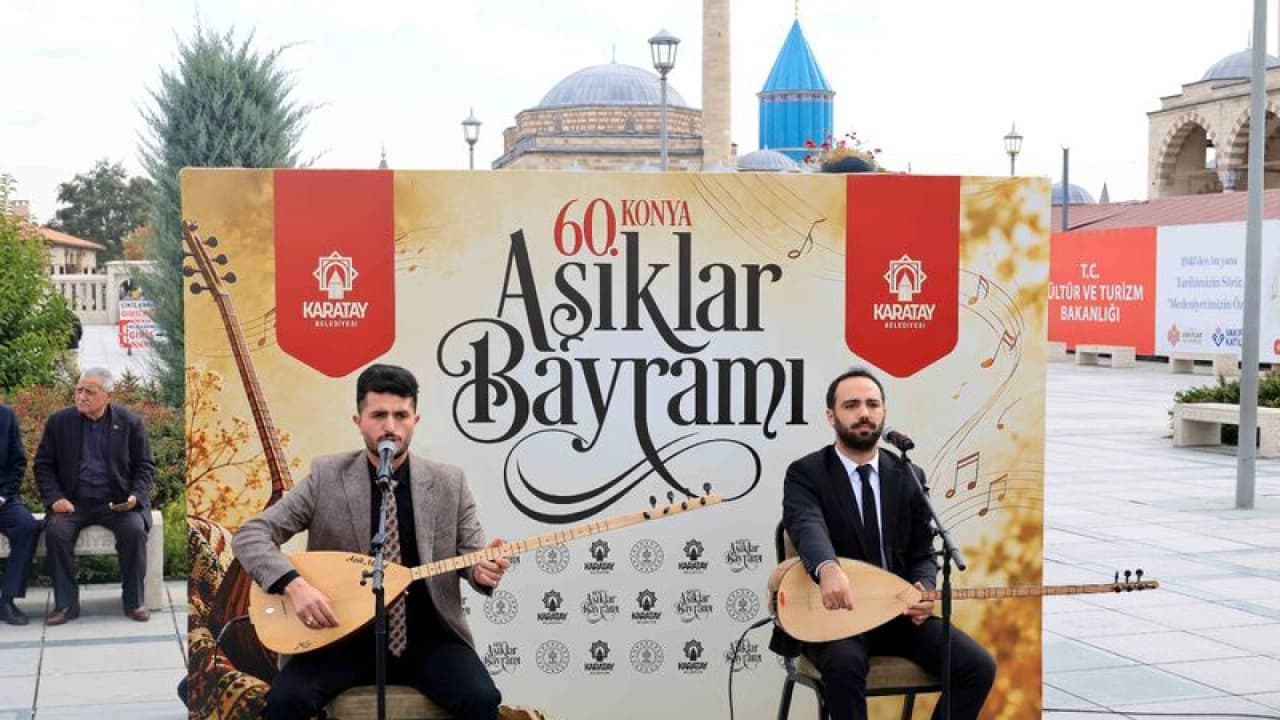 60. Konya Aşıklar Bayramı Mevlana Meydanı'nda 60 Aşıkla Başladı