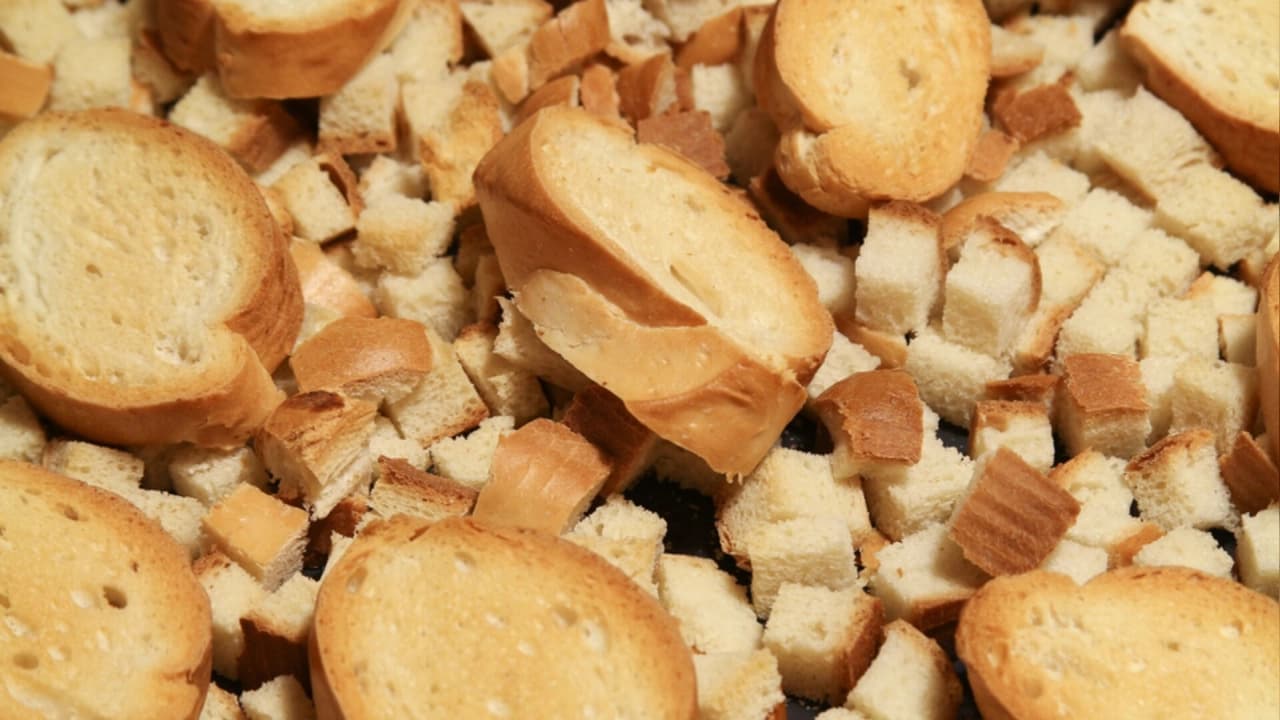 Bayat ekmekleri değerlendirme yolları ve mini pizza tarifi