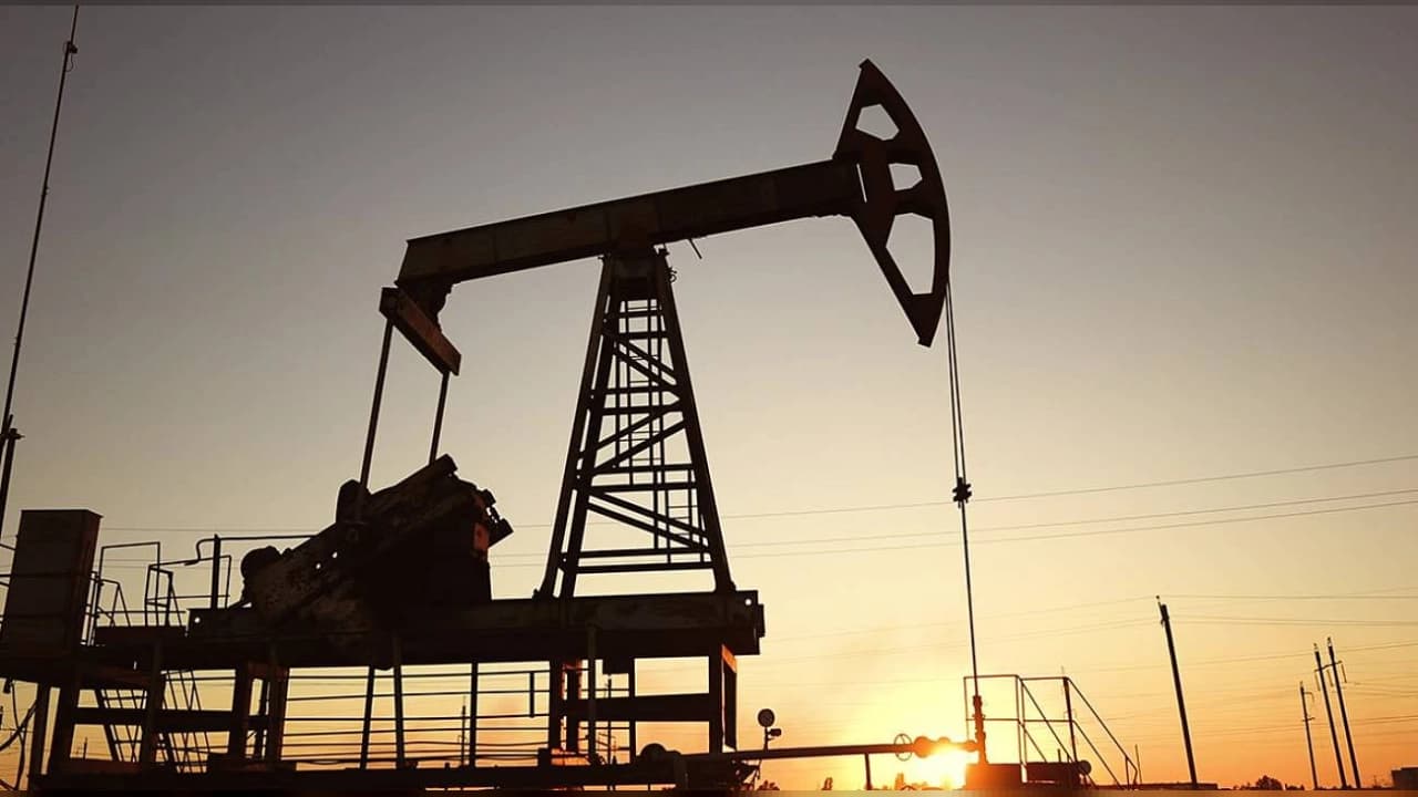 BRENT PETROLÜN VARİL FİYATI 110,34 DOLARA GERİLEDİ
