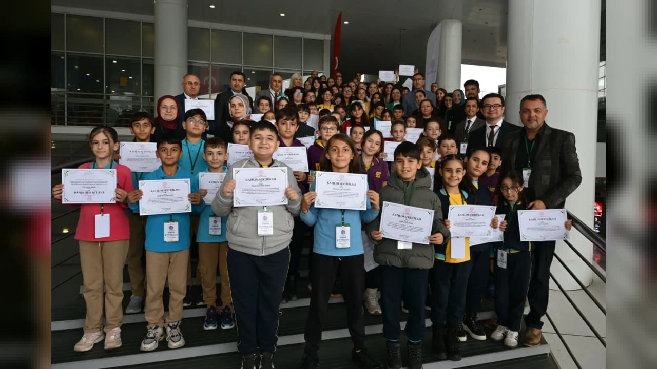 Bursa'da COP31 Çocuk İklim Zirvesi'nde öğrenciler çözüm üretti