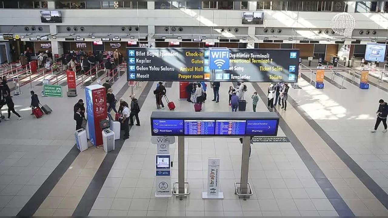 EGE VE AKDENİZ'DEKİ 6 HAVALİMANINDA YAZ SEZONUNDA 41,6 MİLYON YOLCU AĞIRLANDI