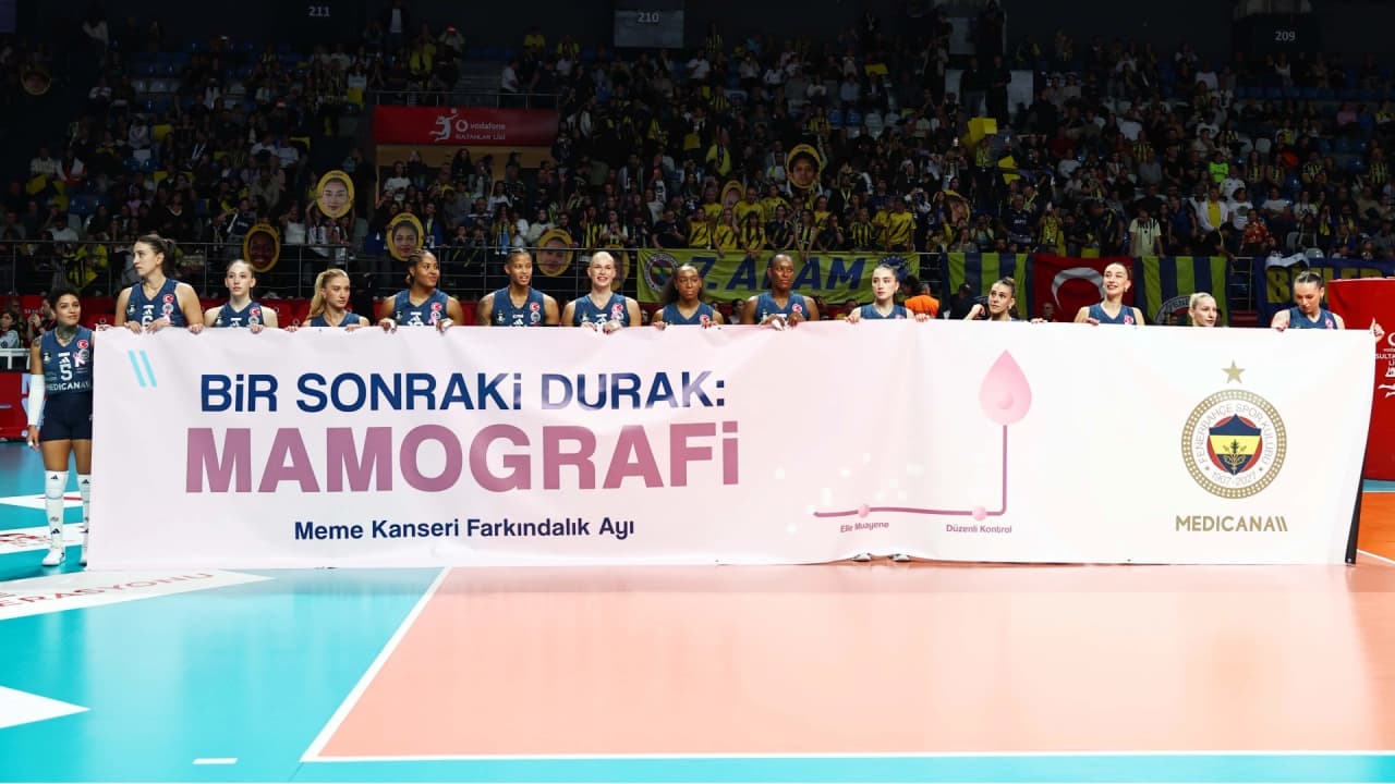 Fenerbahçe voleybol maçında meme kanserine karşı farkındalık etkinliği