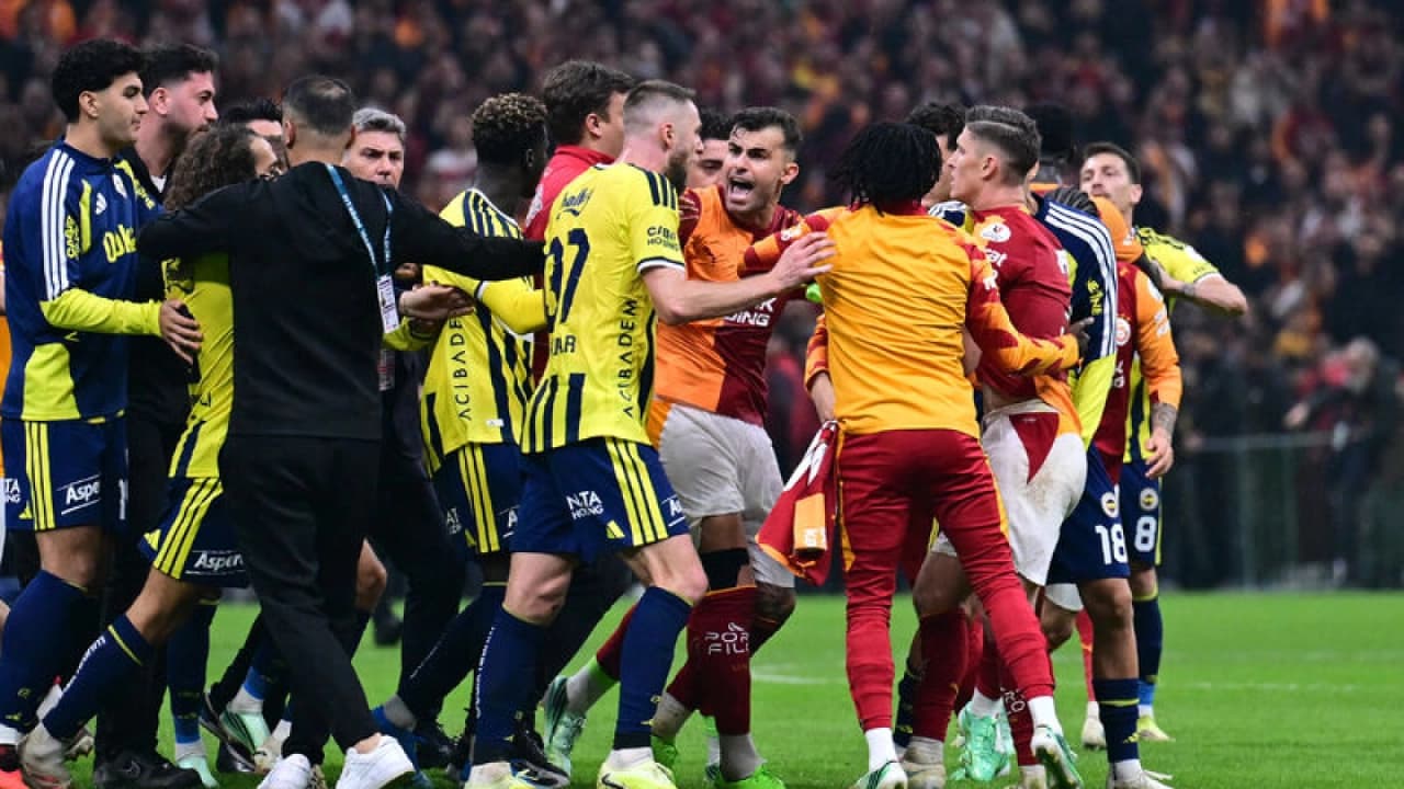 Galatasaray-Fenerbahçe derbisi sonrası arbede ve Beşiktaş tepkisi