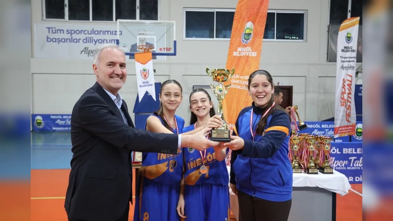 İNEGÖL'DE SOKAK BASKETBOLU TURNUVASI SONA ERDİ