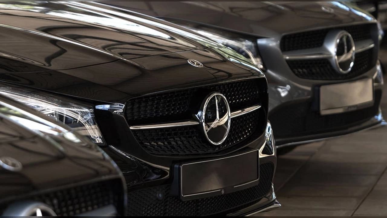 Mercedes-Benz, talep düşüşü ve maliyet yüzünden kar hedefini düşürdü