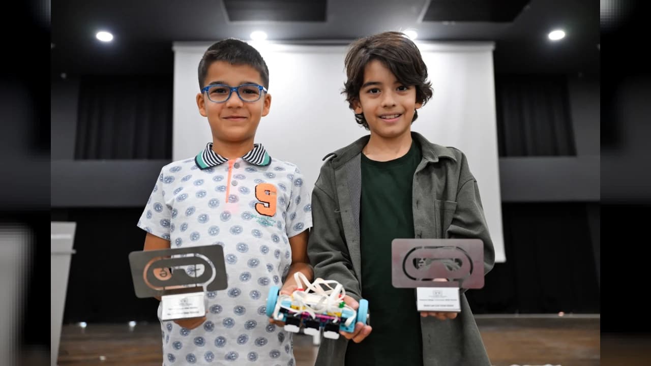 Mersinli öğrenciler robotik yarışmalarında ödüllerle döndü
