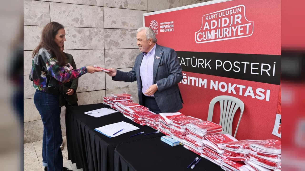 Nilüfer Belediyesi'nden 29 Ekim İçin Ücretsiz Poster Dağıtımı