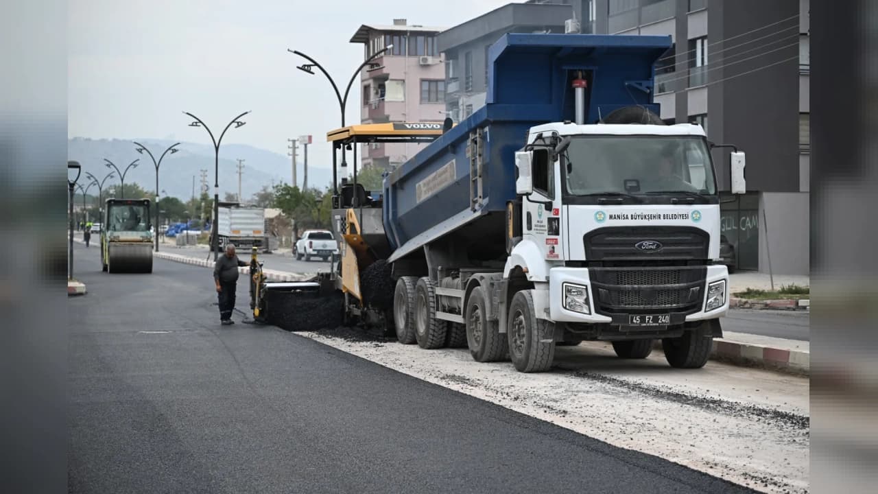 Soma Adnan Menderes Caddesi'nde 8 Bin Tonluk Asfalt Çalışması