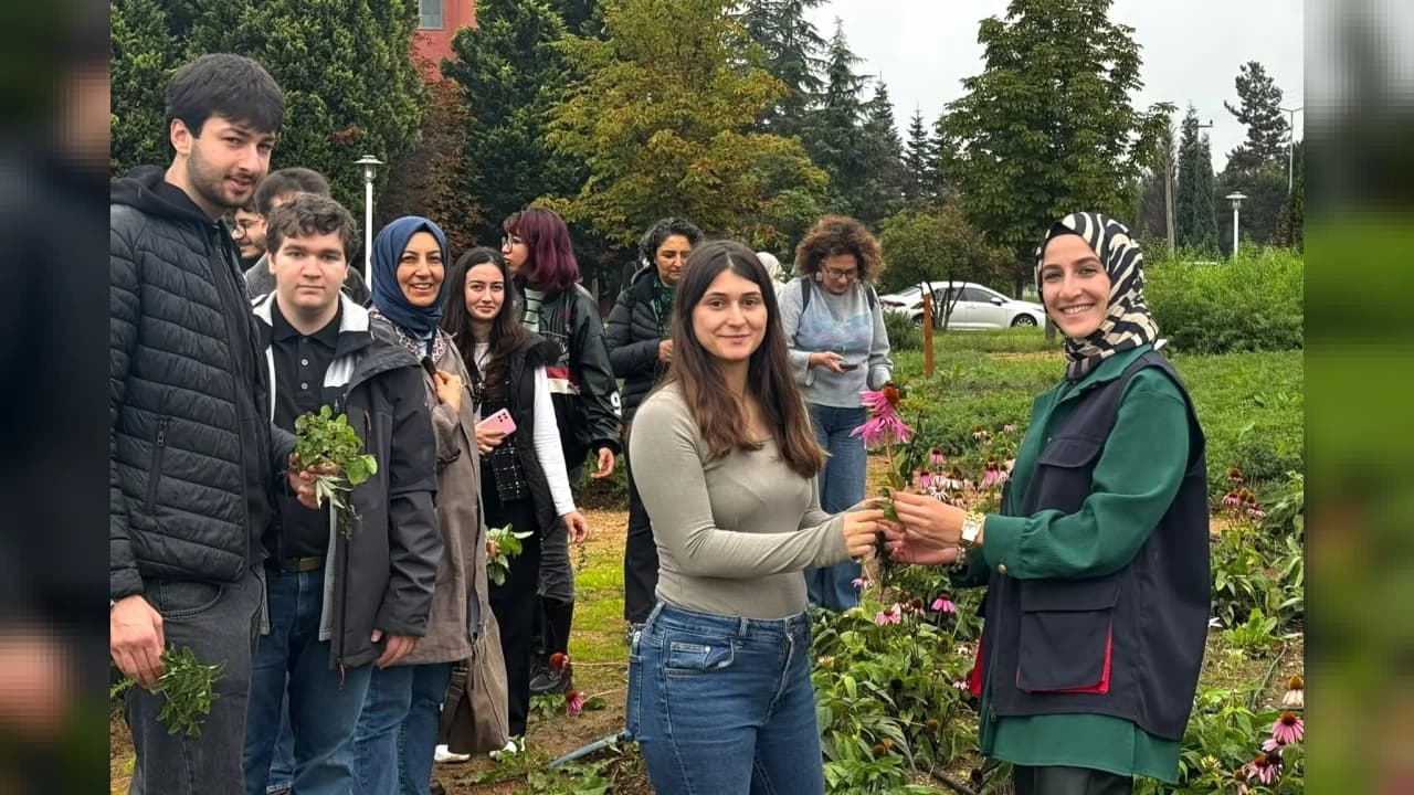 ÜSKÜDAR ÜNİVERSİTESİ ÖĞRENCİLERİNDEN KOCAELİ'DE TABİP PROJESİ İNCELEMESİ