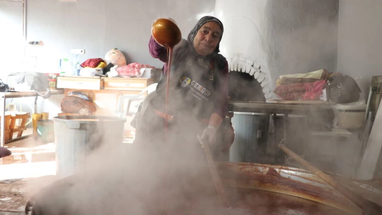 Yozgat'ta belediye desteğiyle kurulan kadın kooperatifi 15 üyeyle yerel üretime katkı sunuyor