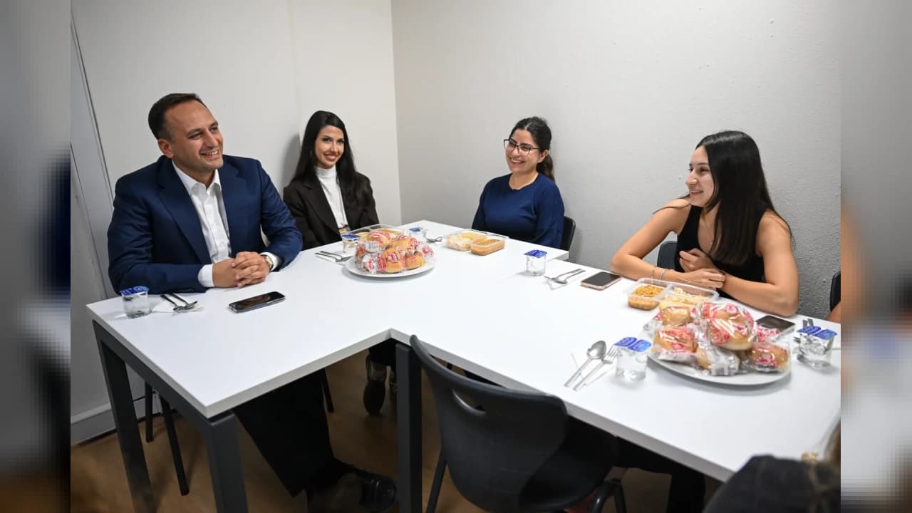 Bornova Belediye Başkanı Eşki, Yurt Öğrencileriyle Akşam Yemeğinde Buluştu