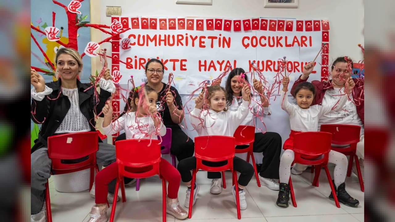 Bornova'da Cumhuriyet Bayramı coşkusu renkli etkinliklerle başladı