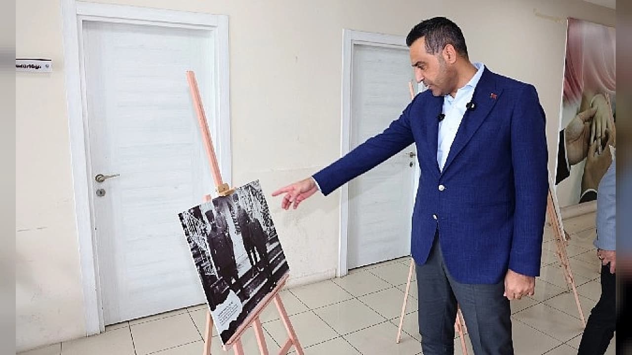 Çiğli'de Atatürk sergisi ve Bir Cumhuriyet Şarkısı gösterildi