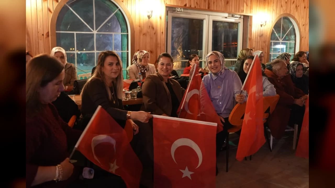 Düzce'de kadınlara özel Cumhuriyet fasıl gecesi düzenlendi